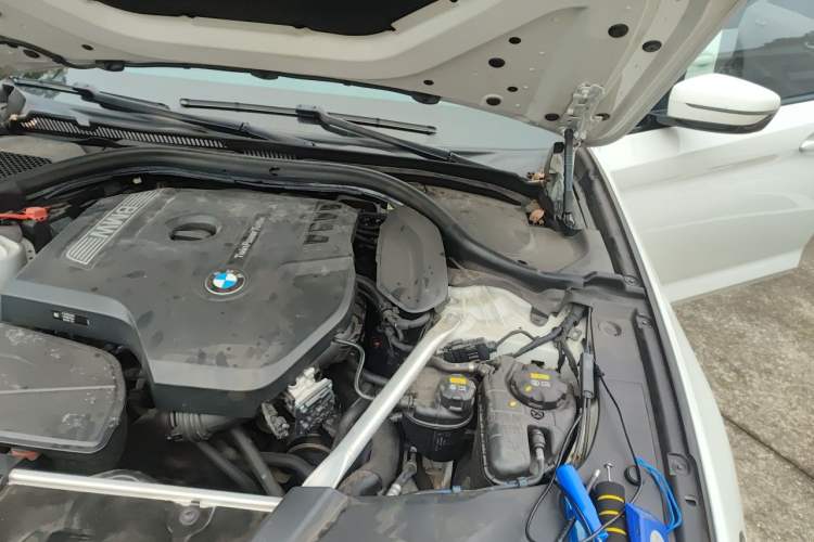 Used BMW 5 Series 2019 525i M Sport Package Engine Bay Left