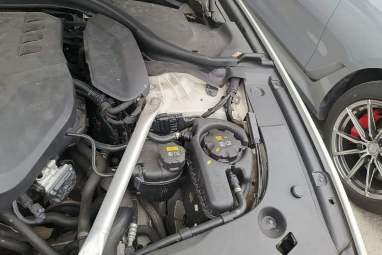 Used BMW 5 Series 2019 Facelifted 530i M Sport Package Engine Bay Left