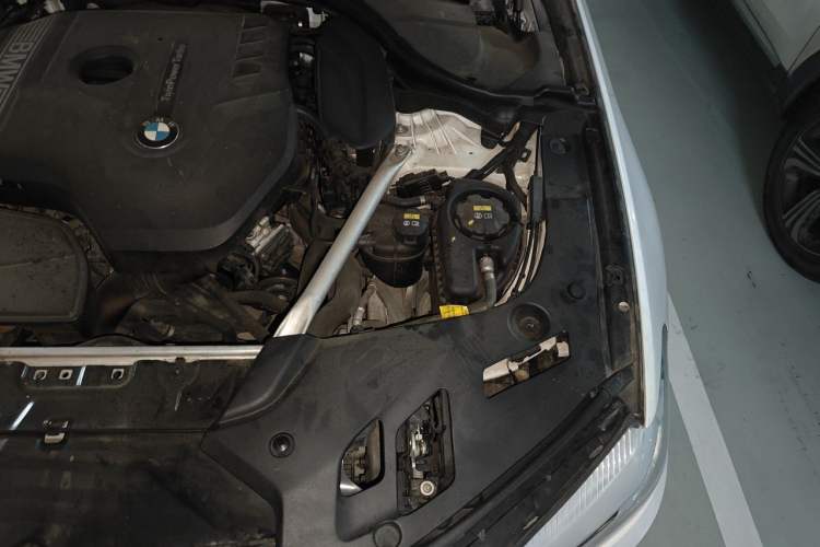 Used BMW 5 Series 2019 525Li Luxury Package Engine Bay Left
