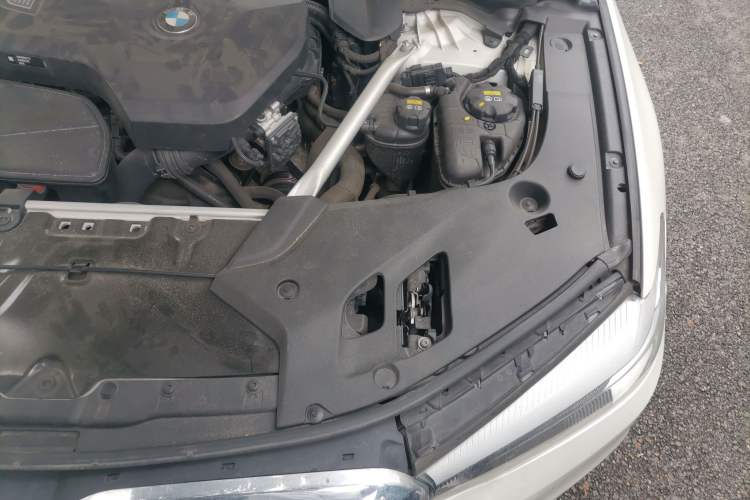Used BMW 5 Series 2019 525Li Luxury Package Engine Bay Left