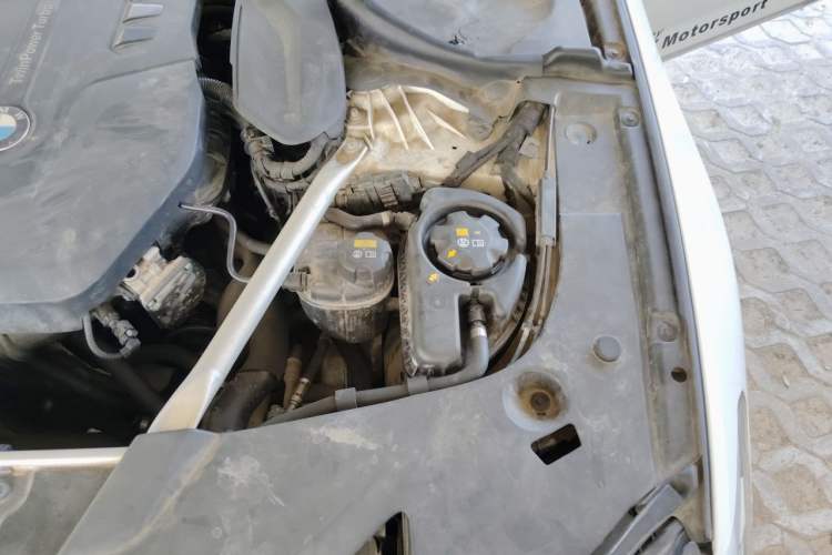 Used BMW 5 Series 2019 525Li M Sport Package Engine Bay Left