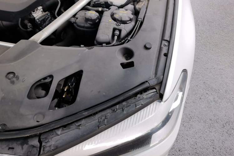 Used BMW 5 Series 2019 525Li Luxury Package Engine Bay Left