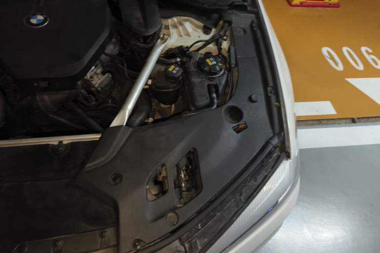 Used BMW 5 Series 2019 525i M Sport Package Engine Bay Left