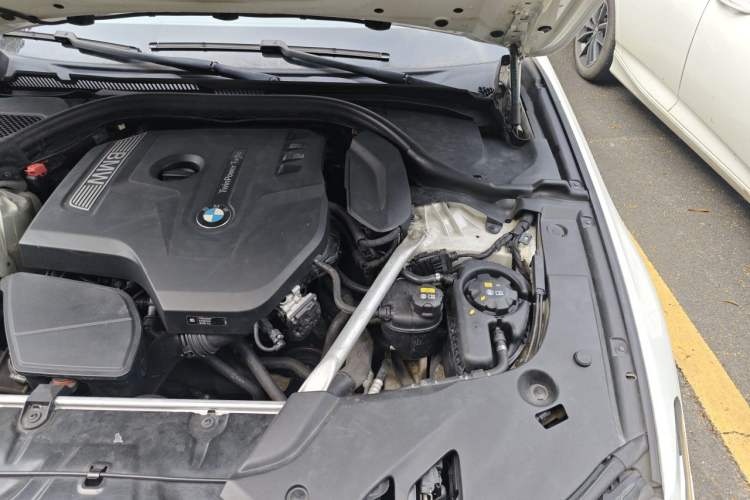 Used BMW 5 Series 2019 525i M Sport Package Engine Bay Left