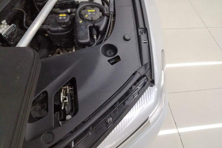 Used BMW 5 Series 2019 530Li xDrive Luxury Package Engine Bay Left