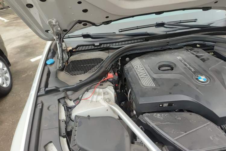 Used BMW 5 Series 2019 525i M Sport Package Engine Bay Right