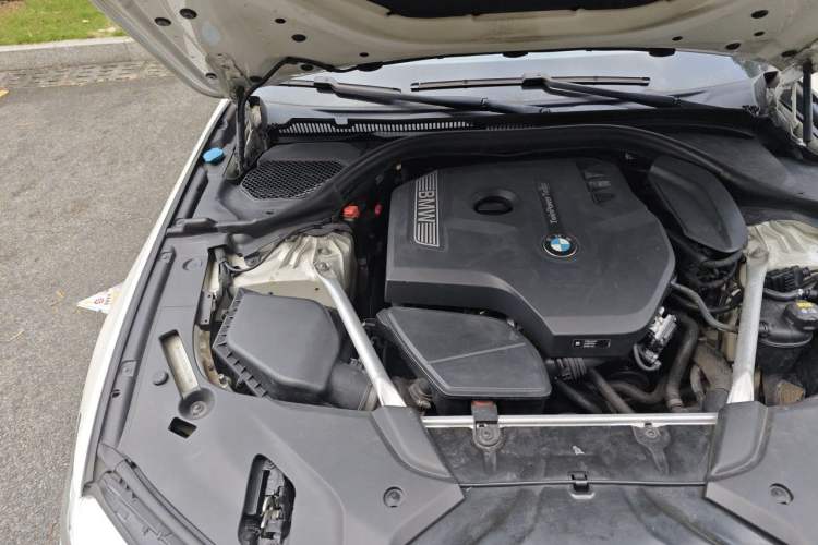 Used BMW 5 Series 2019 525i M Sport Package Engine Bay Right