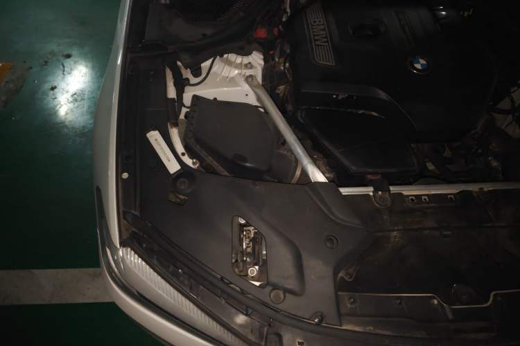 Used BMW 5 Series 2019 525Li Luxury Package Engine Bay Right