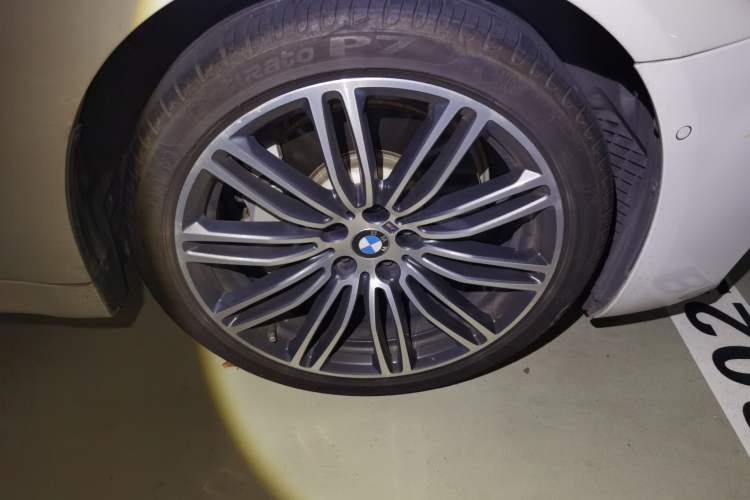 Used BMW 5 Series 2019 530Li Leading Model M Sport Package Exterior 1