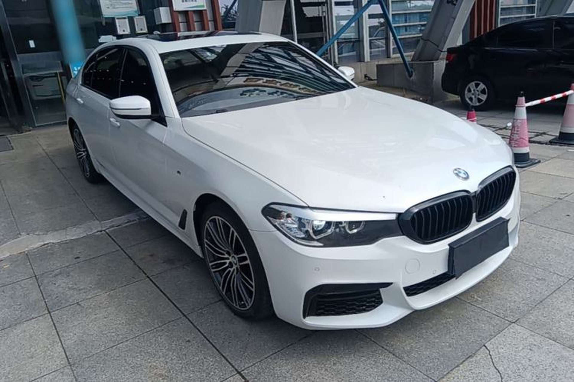 Used BMW 5 Series 2019 530Li Leading Model M Sport Package Exterior 1