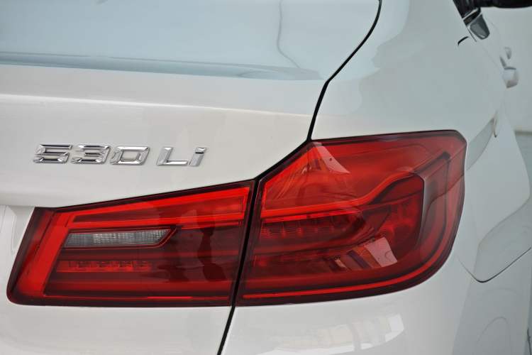Used BMW 5 Series 2019 530Li Leading Model M Sport Package Exterior 10