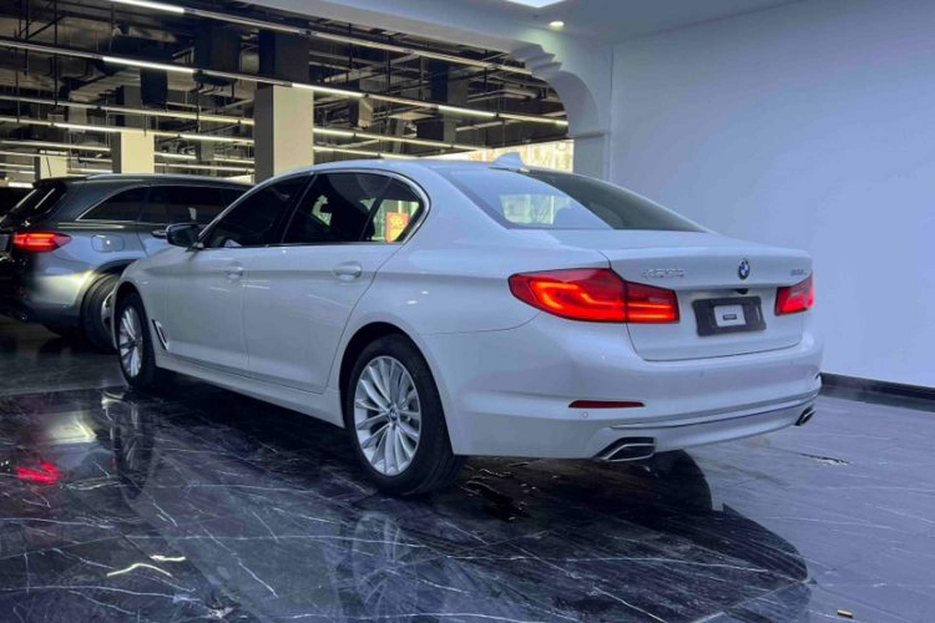 Used BMW 5 Series 2019 Facelifted 525Li Luxury Package Exterior 2