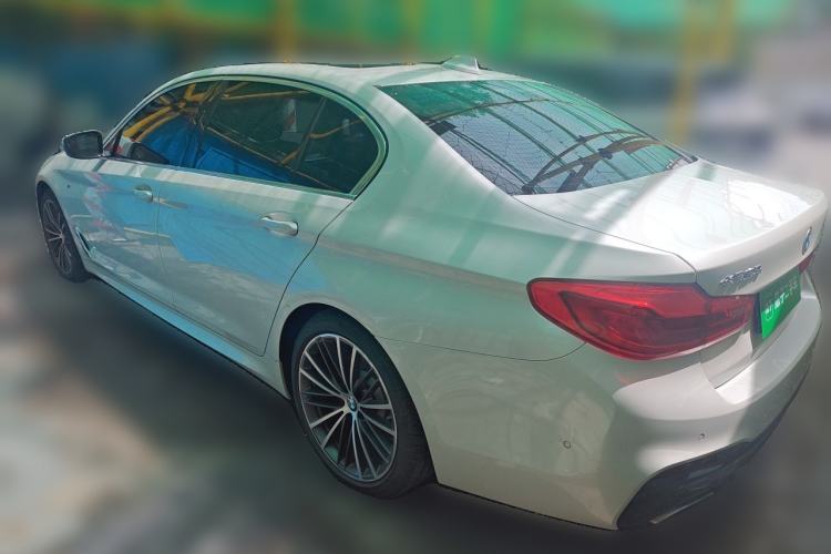 Used BMW 5 Series 2019 Facelifted 530Li Leading Edition M Sport Package Exterior 2