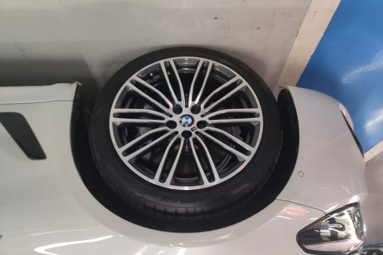 Used BMW 5 Series 2019 530Li Leading Model M Sport Package Exterior 2
