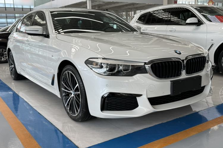 Used BMW 5 Series 2019 Facelifted 530Li Leading Edition M Sport Package Exterior 2