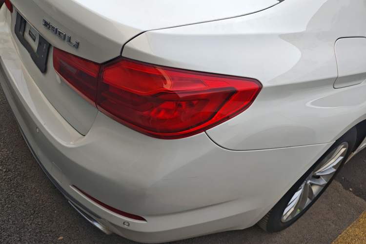 Used BMW 5 Series 2019 525Li Luxury Package Exterior 3
