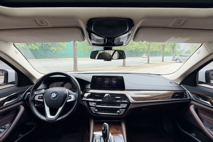Used BMW 5 Series 2019 Facelifted 525Li Luxury Package Exterior 3