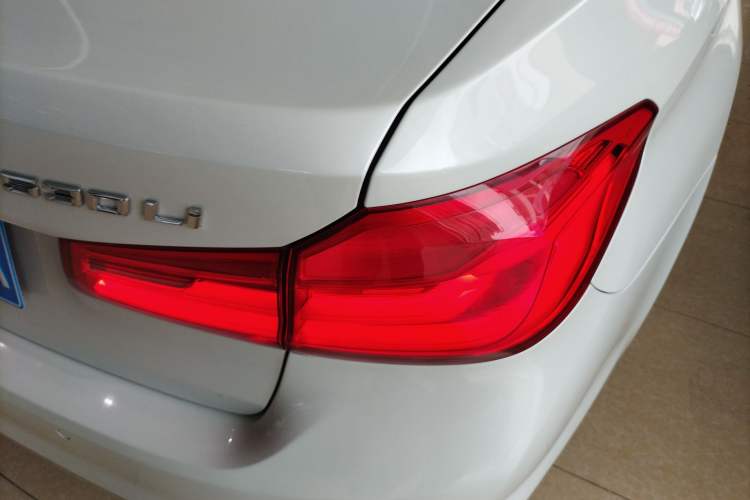 Used BMW 5 Series 2019 530Li Leading Model Luxury Package Exterior 3