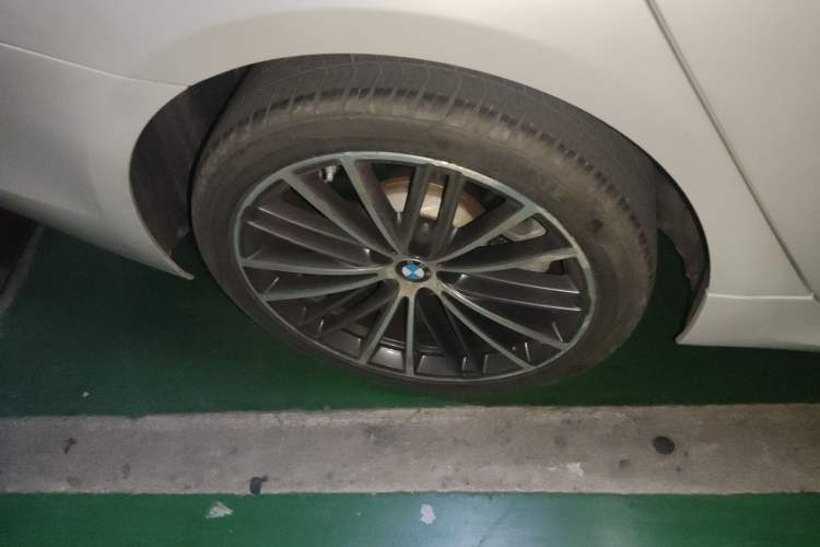 Used BMW 5 Series 2019 Facelifted 530Li Leading Edition M Sport Package Exterior 3