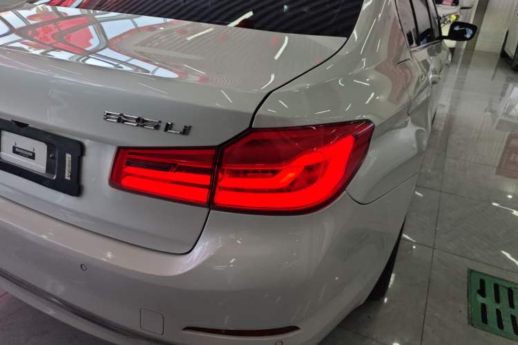 Used BMW 5 Series 2019 525Li Luxury Package Exterior 3