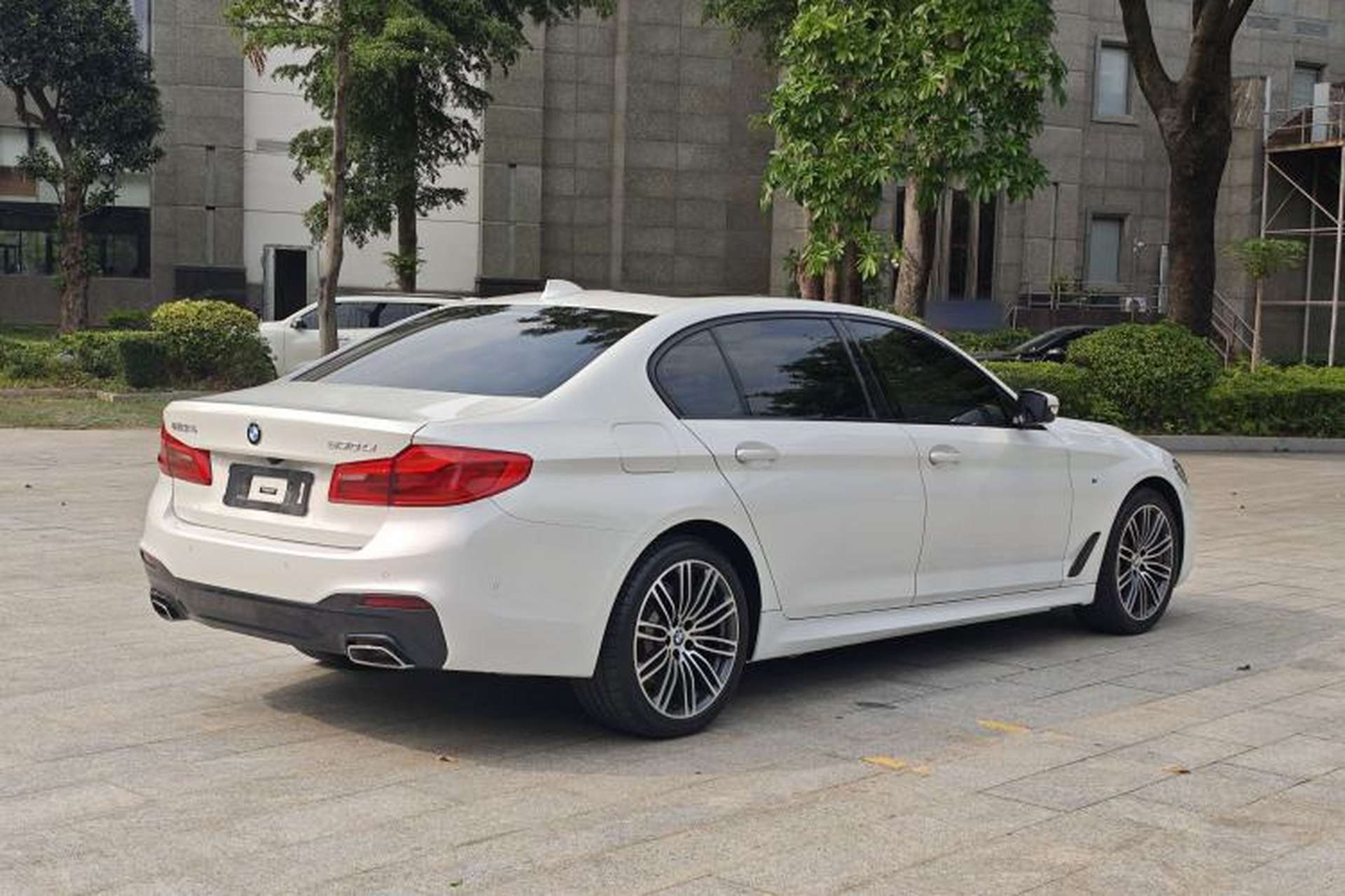 Used BMW 5 Series 2019 530Li Leading Model M Sport Package Exterior 3