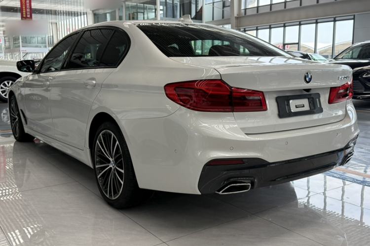 Used BMW 5 Series 2019 Facelifted 530Li Leading Edition M Sport Package Exterior 3