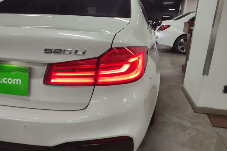 Used BMW 5 Series 2019 Restyled 525Li M Sport Package Exterior 3