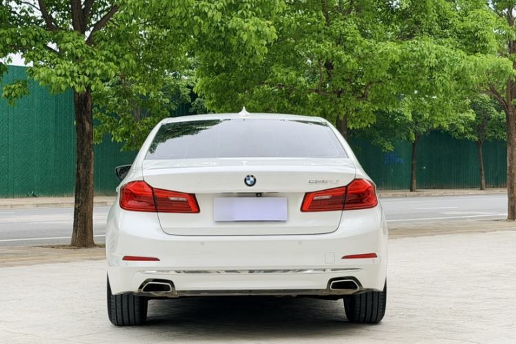 Used BMW 5 Series 2019 Facelifted 525Li Luxury Package Exterior 4