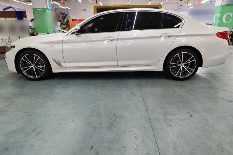 Used BMW 5 Series 2019 Facelifted 530Li Leading Edition M Sport Package Exterior 4