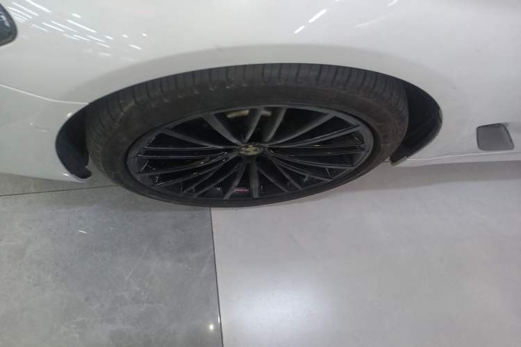 Used BMW 5 Series 2019 530Li Leading Model M Sport Package Exterior 4