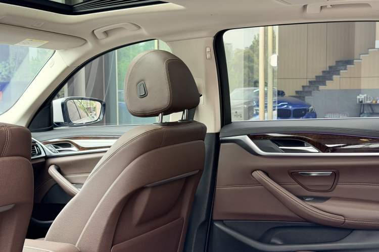 Used BMW 5 Series 2019 525Li Luxury Package Exterior 4