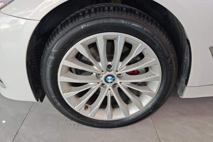 Used BMW 5 Series 2019 525Li Luxury Package Exterior 4
