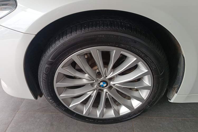 Used BMW 5 Series 2019 525Li Luxury Package Exterior 4