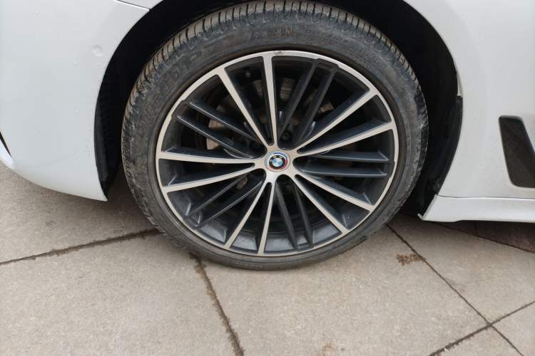 Used BMW 5 Series 2019 525Li M Sport Package Exterior 4