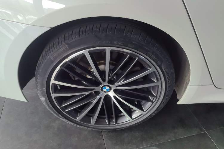 Used BMW 5 Series 2019 Facelifted 530Li Leading Edition M Sport Package Exterior 5