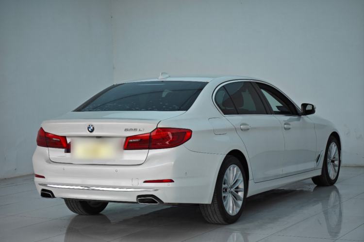 Used BMW 5 Series 2019 Facelifted 525Li Luxury Package Exterior 5