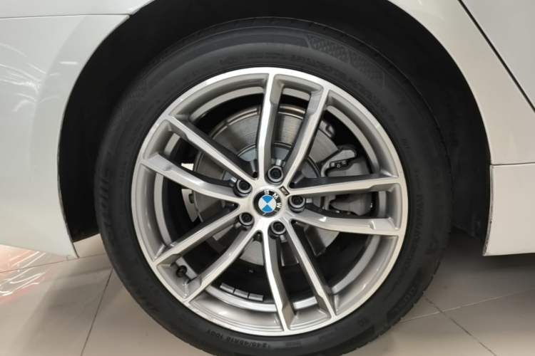 Used BMW 5 Series 2019 525Li M Sport Package Exterior 5