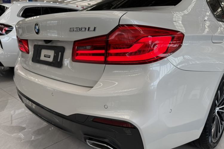 Used BMW 5 Series 2019 Facelifted 530Li Leading Edition M Sport Package Exterior 5