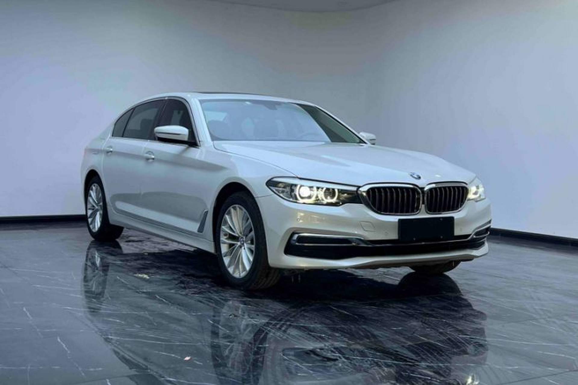 Used BMW 5 Series 2019 Facelifted 525Li Luxury Package Exterior 6