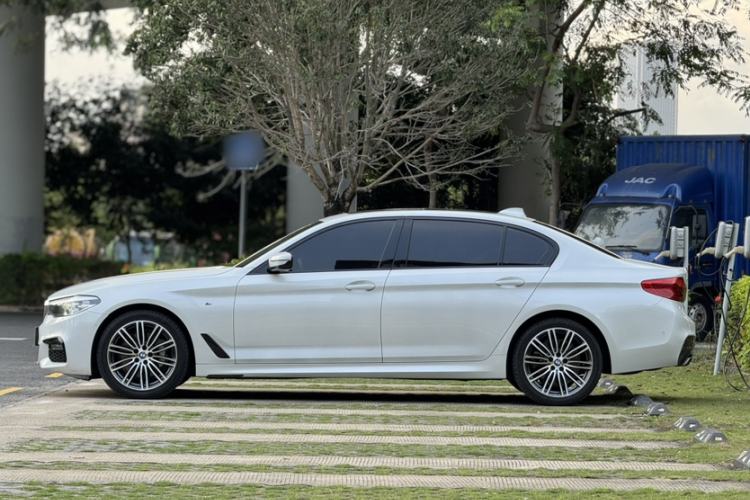 Used BMW 5 Series 2019 530Li Leading Model M Sport Package Exterior 6