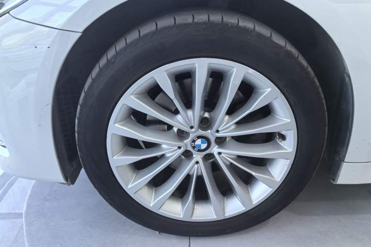 Used BMW 5 Series 2019 525Li Luxury Package Exterior 6