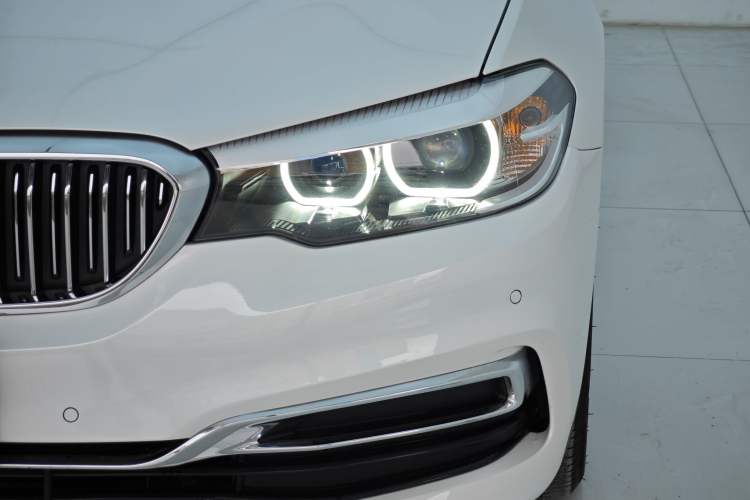 Used BMW 5 Series 2019 Facelifted 525Li Luxury Package Exterior 6
