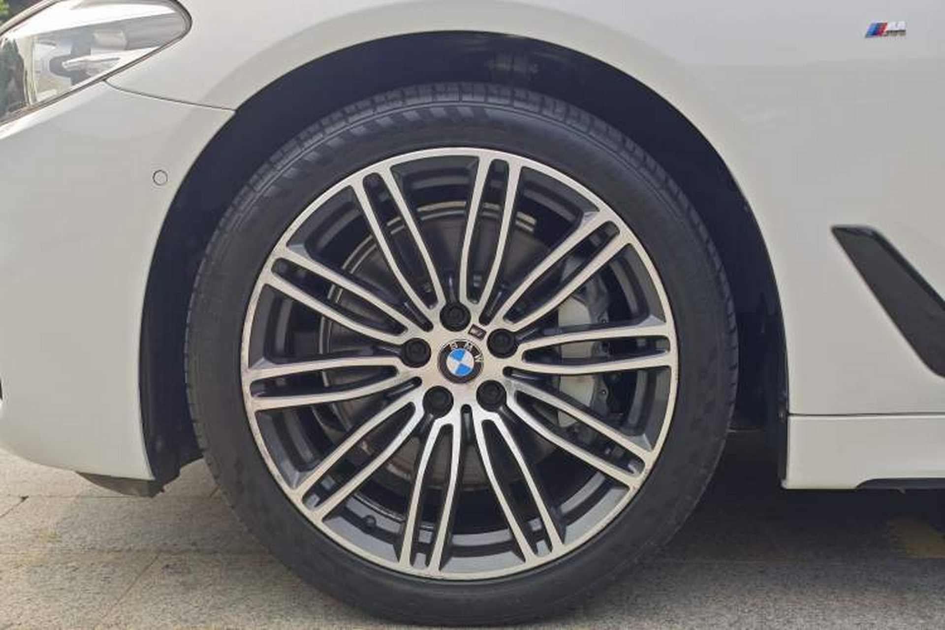 Used BMW 5 Series 2019 530Li Leading Model M Sport Package Exterior 6
