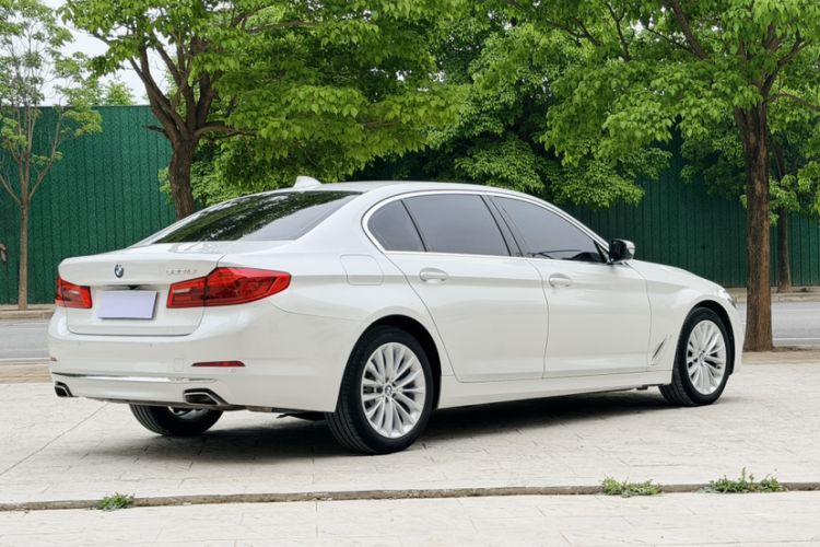 Used BMW 5 Series 2019 Facelifted 525Li Luxury Package Exterior 7