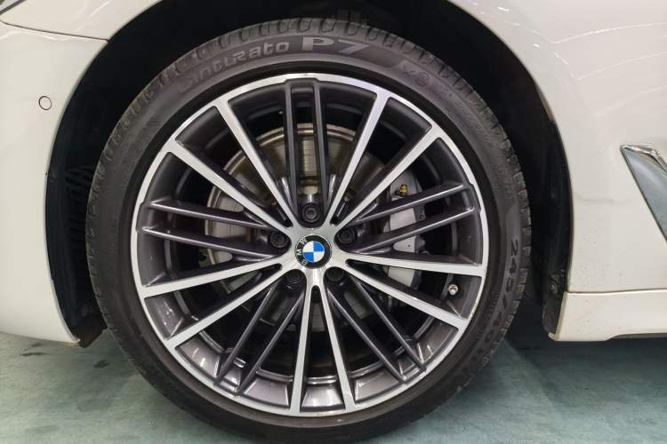Used BMW 5 Series 2019 Facelifted 530Li Leading Edition M Sport Package Exterior 7