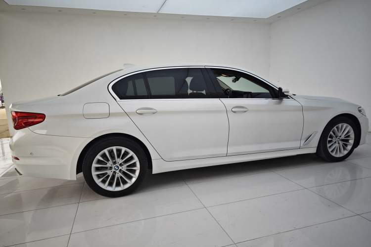 Used BMW 5 Series 2019 Facelifted 525Li Luxury Package Exterior 7
