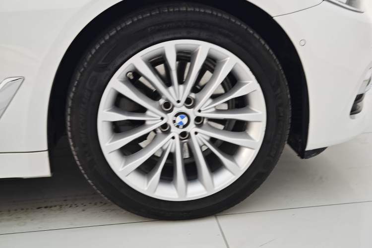 Used BMW 5 Series 2019 Facelifted 525Li Luxury Package Exterior 8