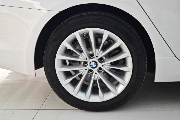 Used BMW 5 Series 2019 Facelifted 525Li Luxury Package Exterior 9