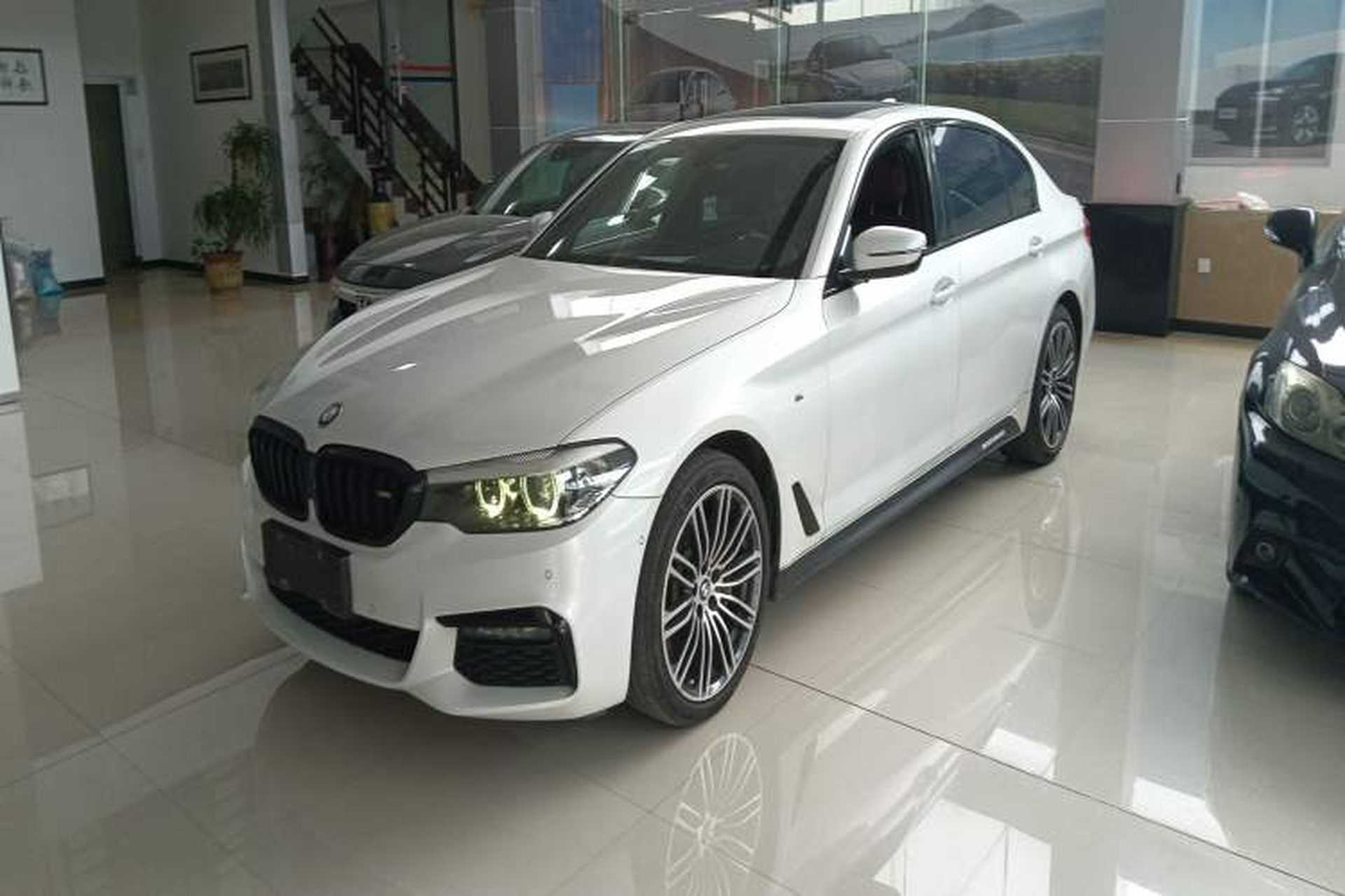 Used BMW 5 Series 2019 530Li Leading Model M Sport Package Front Left 45 Deg