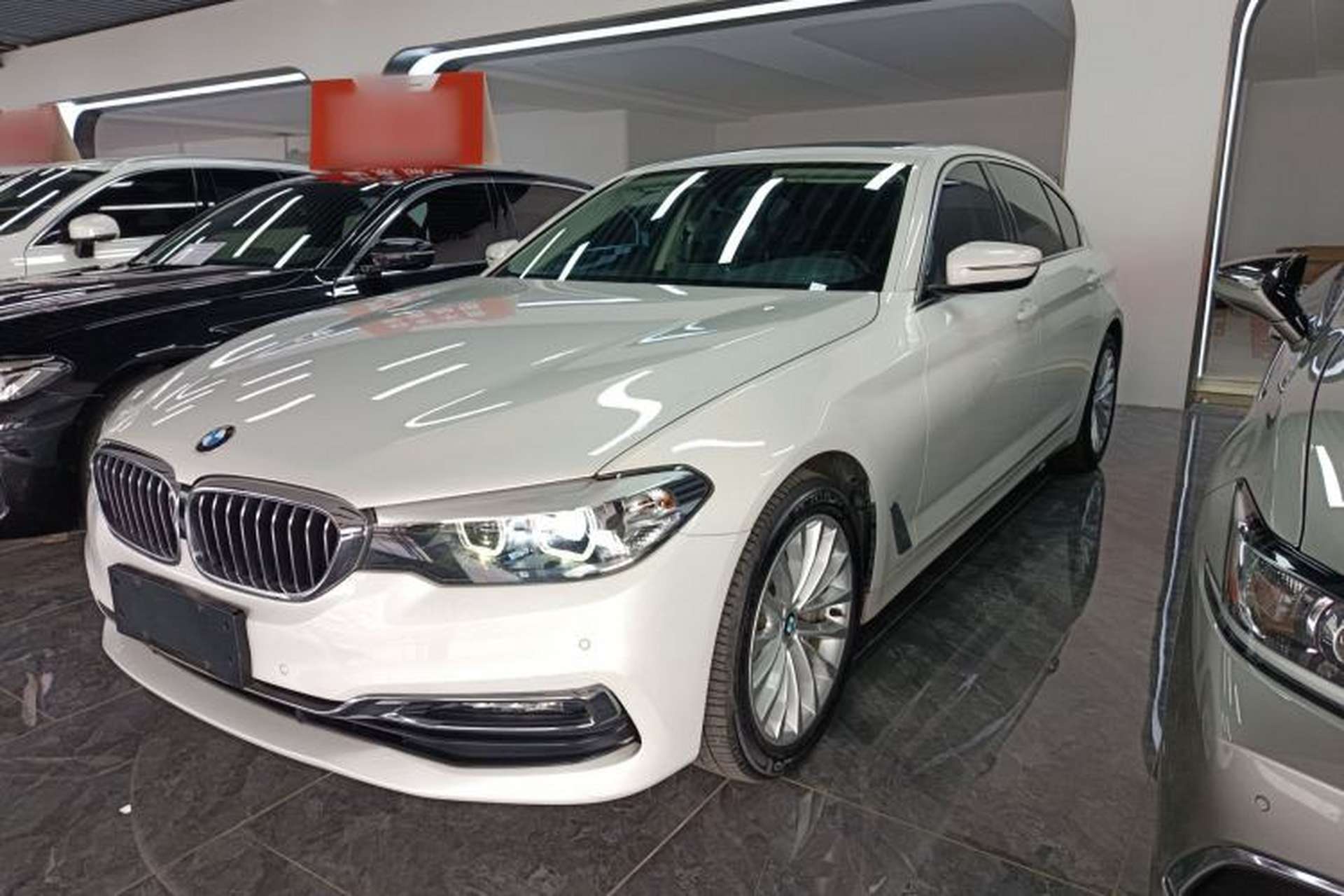 Used BMW 5 Series 2019 530Li Leading Model Luxury Package Front Left 45 Deg